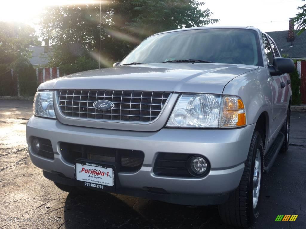 2004 Explorer XLT 4x4 - Silver Birch Metallic / Graphite photo #14