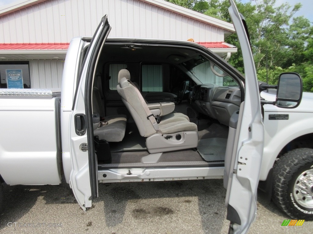 2001 F250 Super Duty XLT SuperCab 4x4 - Silver Metallic / Medium Graphite photo #17