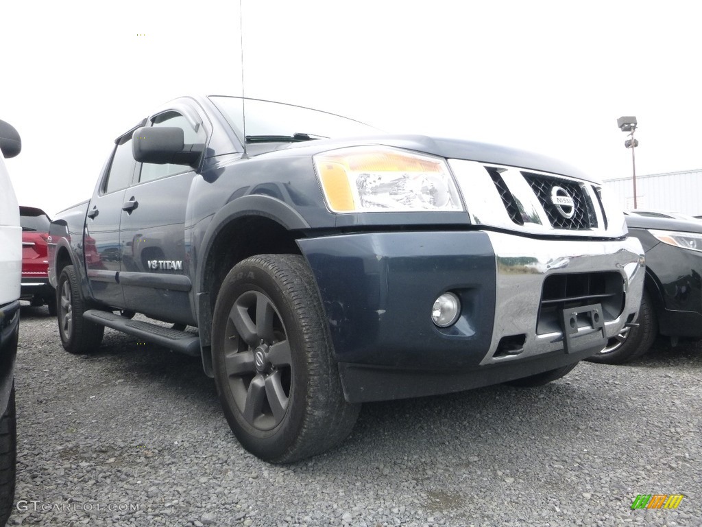 2015 Titan SV Crew Cab 4x4 - Arctic Blue Metallic / Charcoal photo #1