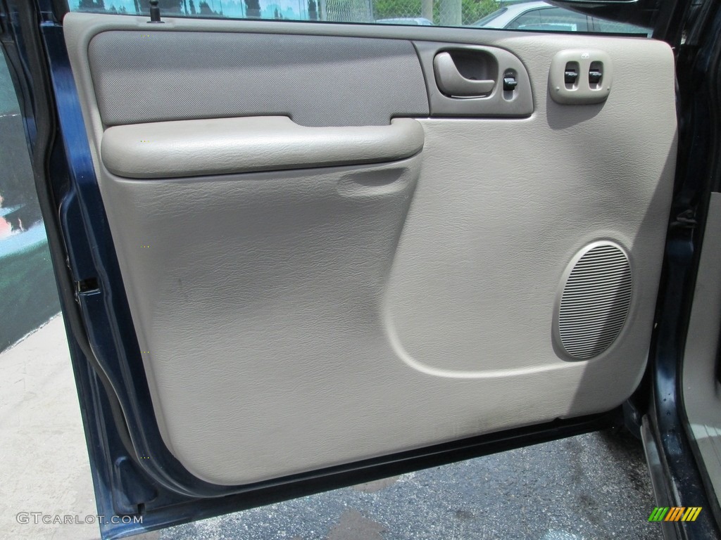 2002 Caravan SE - Patriot Blue Pearl / Sandstone photo #11