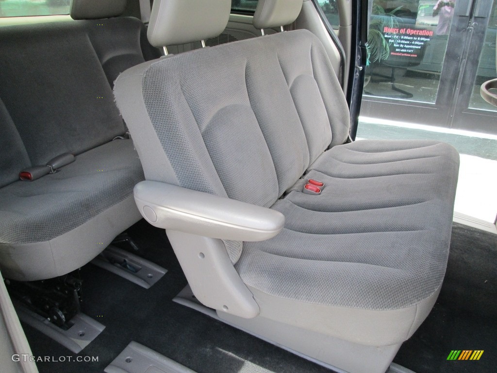 2002 Caravan SE - Patriot Blue Pearl / Sandstone photo #15