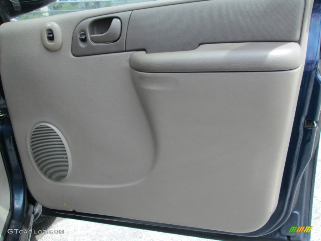 2002 Caravan SE - Patriot Blue Pearl / Sandstone photo #16