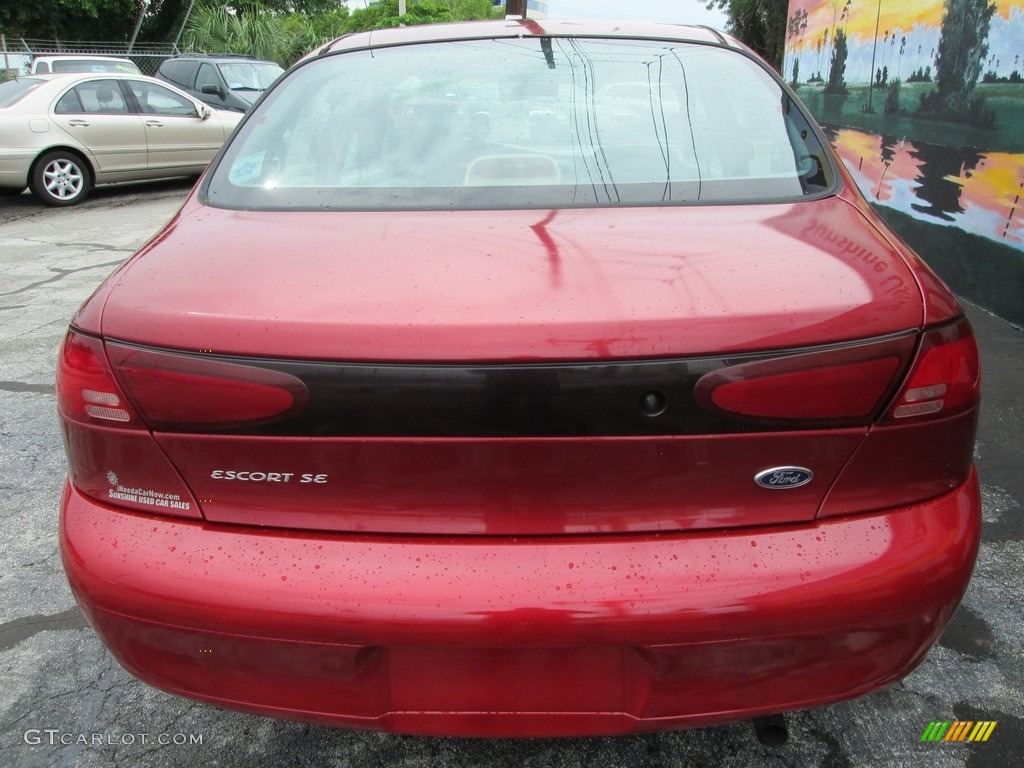 2002 Escort SE Sedan - Bright Red / Medium Graphite photo #8