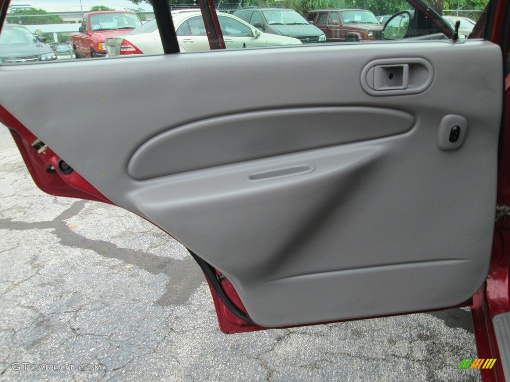 2002 Escort SE Sedan - Bright Red / Medium Graphite photo #13