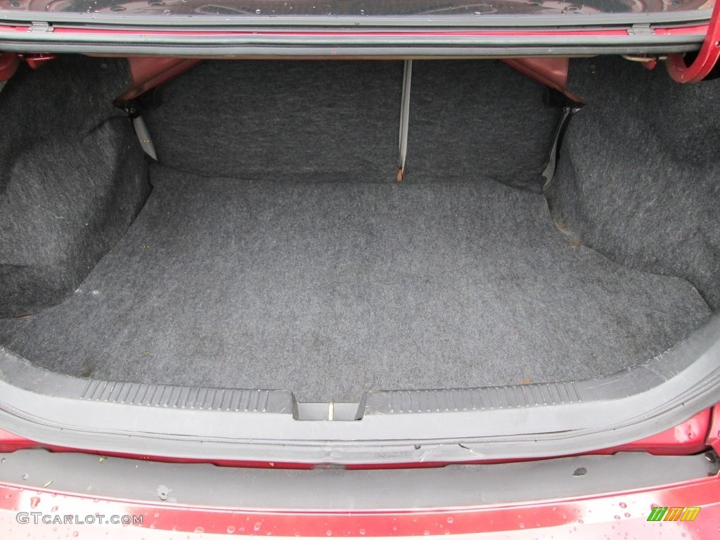 2002 Escort SE Sedan - Bright Red / Medium Graphite photo #20