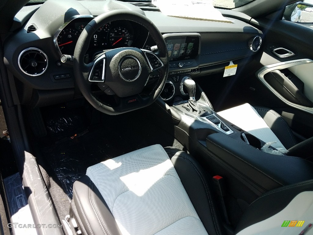 Ceramic White Interior 2018 Chevrolet Camaro SS Coupe Photo #121795444