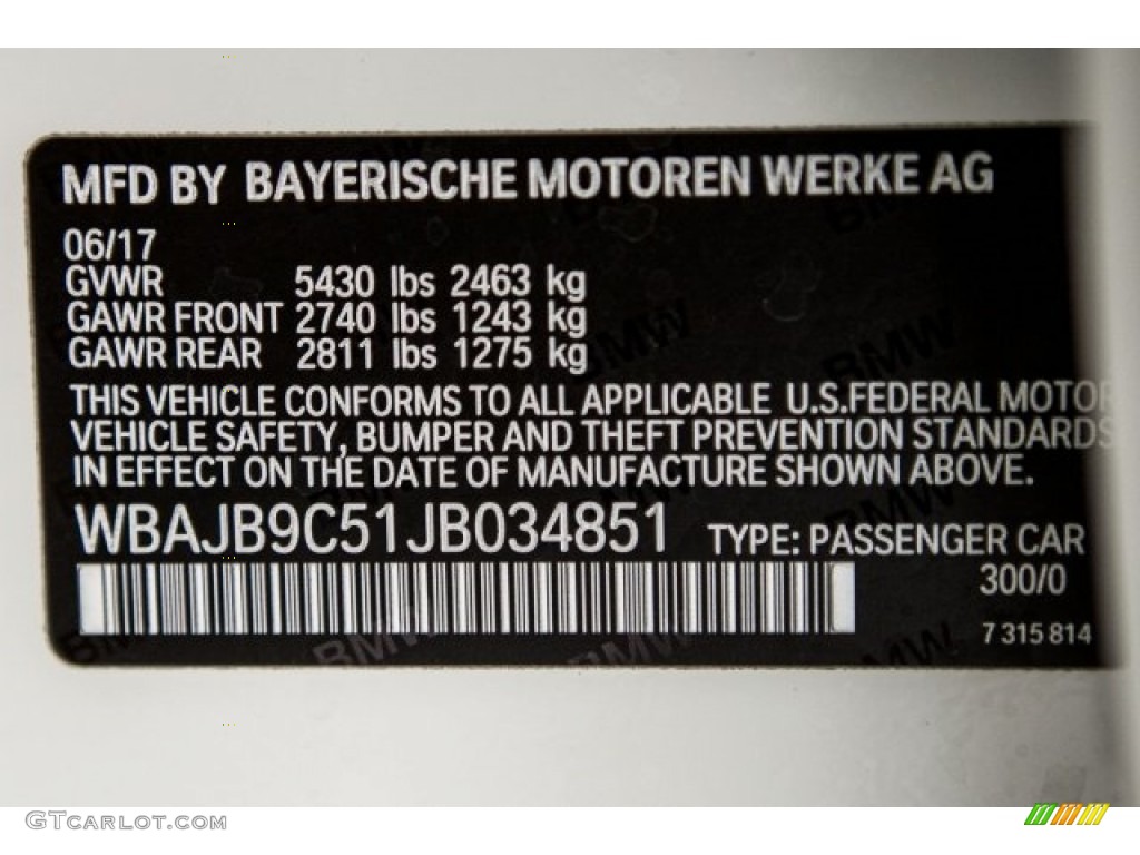 2018 5 Series Color Code 300 for Alpine White Photo #121796986