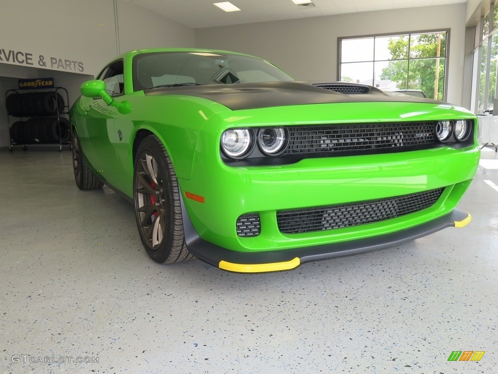 2017 Challenger SRT Hellcat - Green Go / Black photo #1