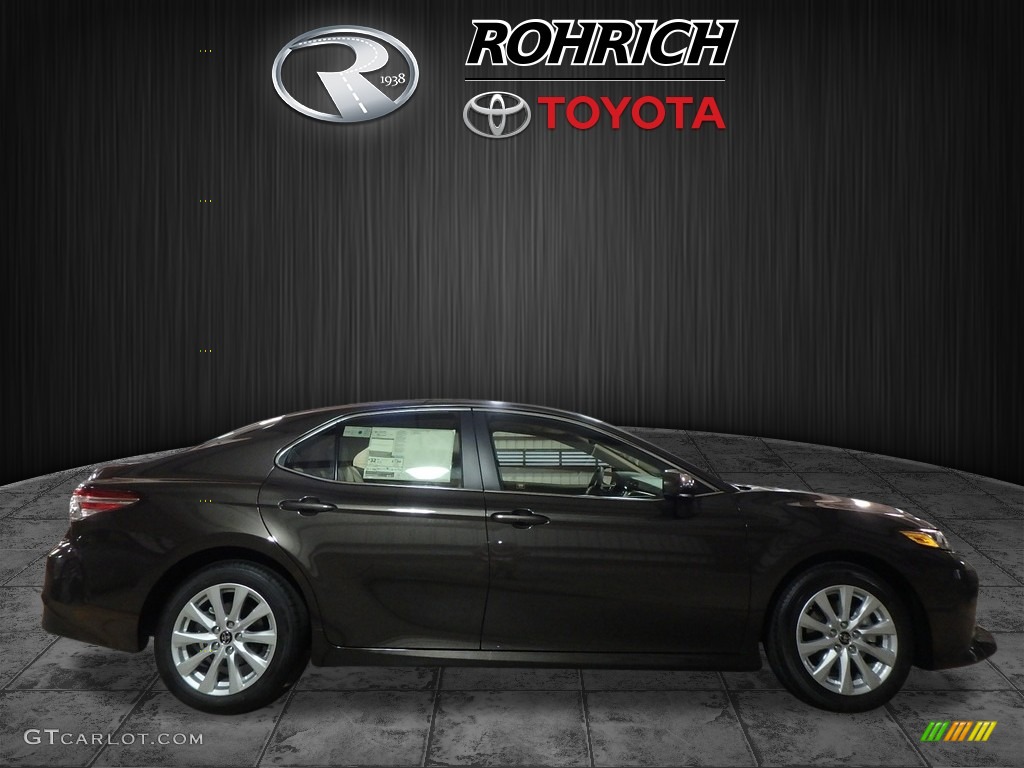 2018 Camry LE - Brownstone / Macadamia photo #2