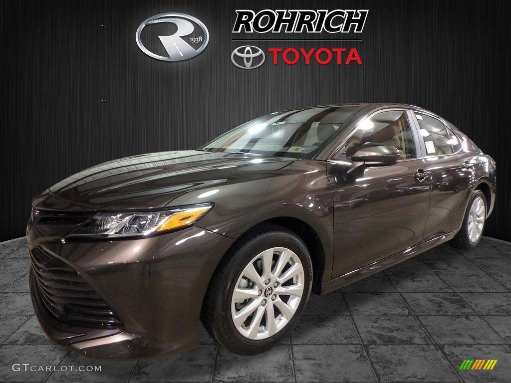 2018 Camry LE - Brownstone / Macadamia photo #4
