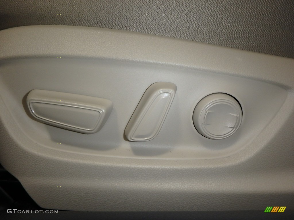 2018 Camry LE - Brownstone / Macadamia photo #11