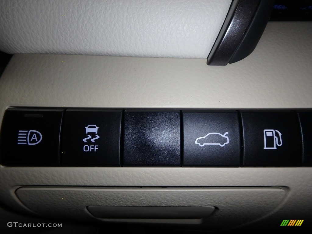 2018 Camry LE - Brownstone / Macadamia photo #14