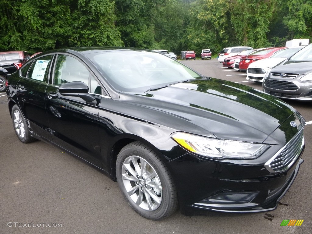 2017 Fusion SE - Shadow Black / Ebony photo #2