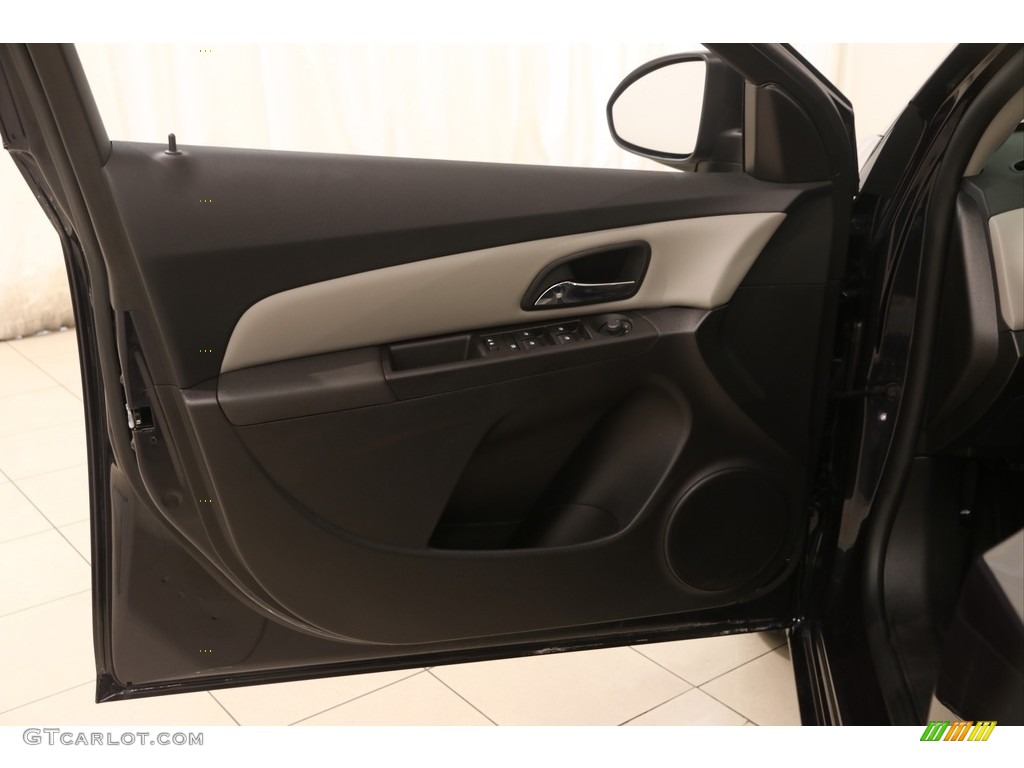2015 Cruze LS - Blue Ray Metallic / Jet Black/Medium Titanium photo #4