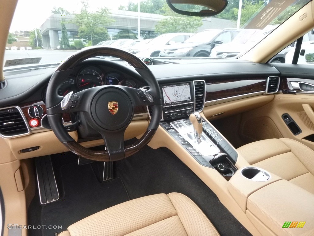 2015 Porsche Panamera 4 Dashboard Photos