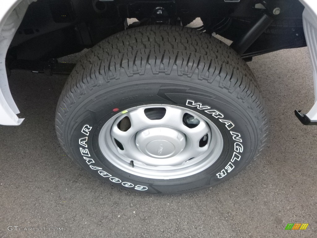 2017 F150 XL Regular Cab 4x4 - Oxford White / Earth Gray photo #9