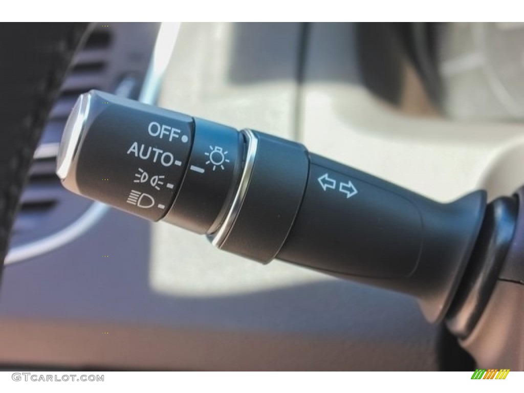 2018 Acura TLX Sedan Controls Photo #121824040