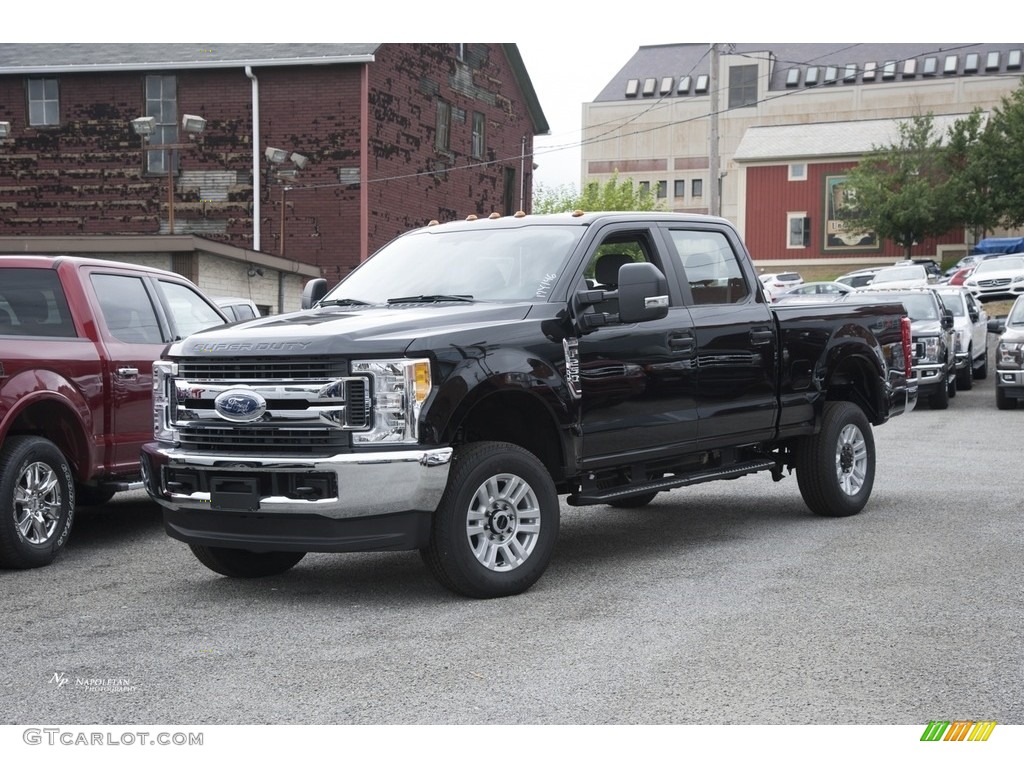 2017 F250 Super Duty XLT Crew Cab 4x4 - Shadow Black / Medium Earth Gray photo #1