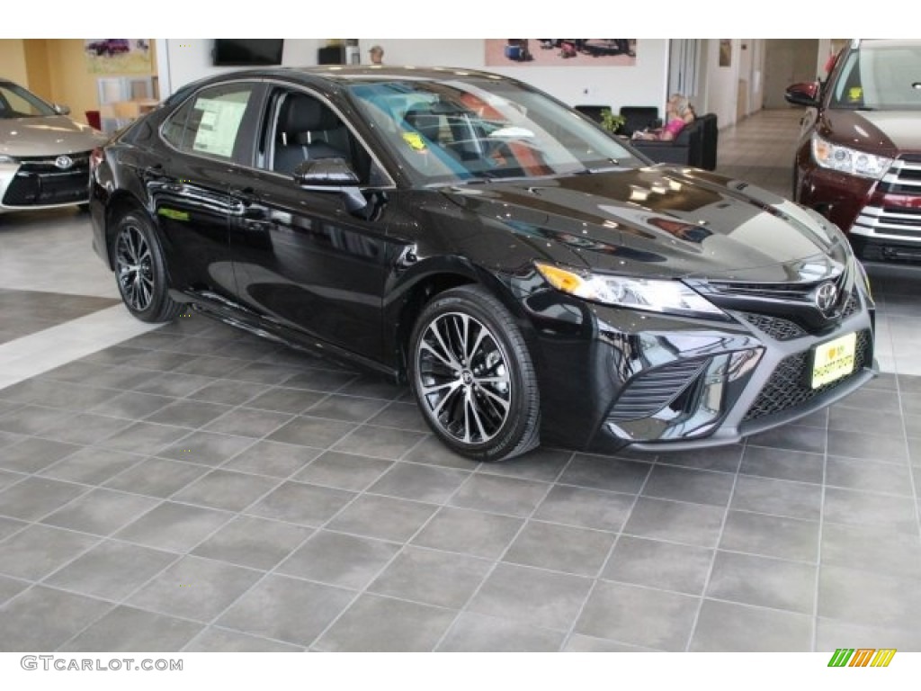 Midnight Black Metallic 2018 Toyota Camry SE Exterior Photo #121825688