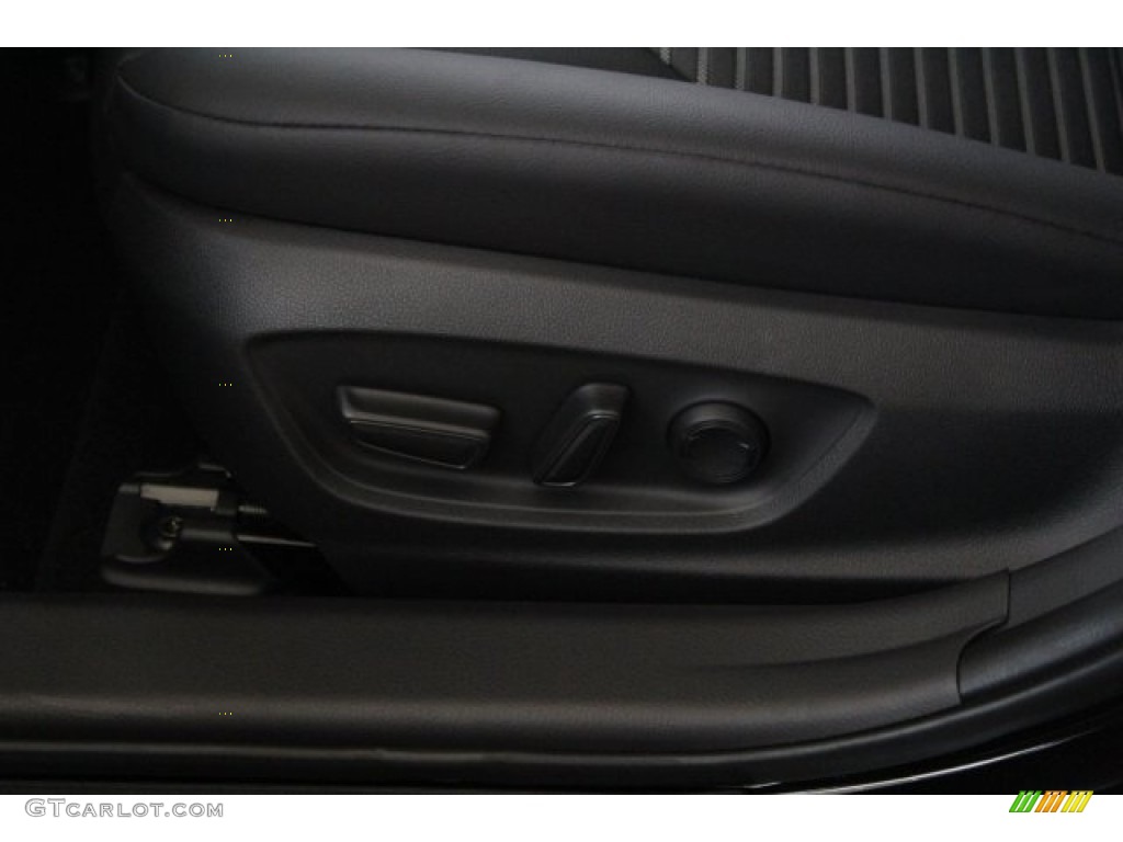 2018 Camry SE - Midnight Black Metallic / Black photo #13