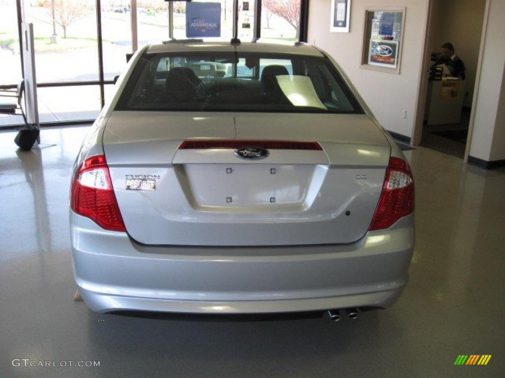 2010 Fusion SE - Brilliant Silver Metallic / Charcoal Black photo #3