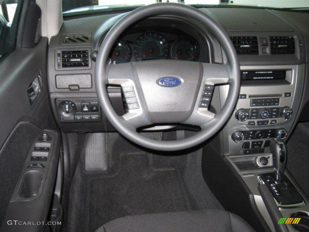 2010 Fusion SE - Brilliant Silver Metallic / Charcoal Black photo #4