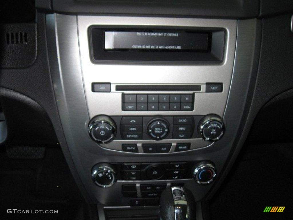 2010 Fusion SE - Brilliant Silver Metallic / Charcoal Black photo #7