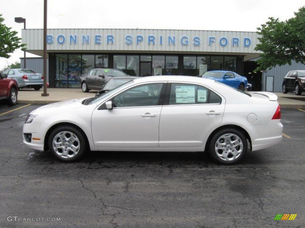 White Platinum Tri-coat Metallic Ford Fusion