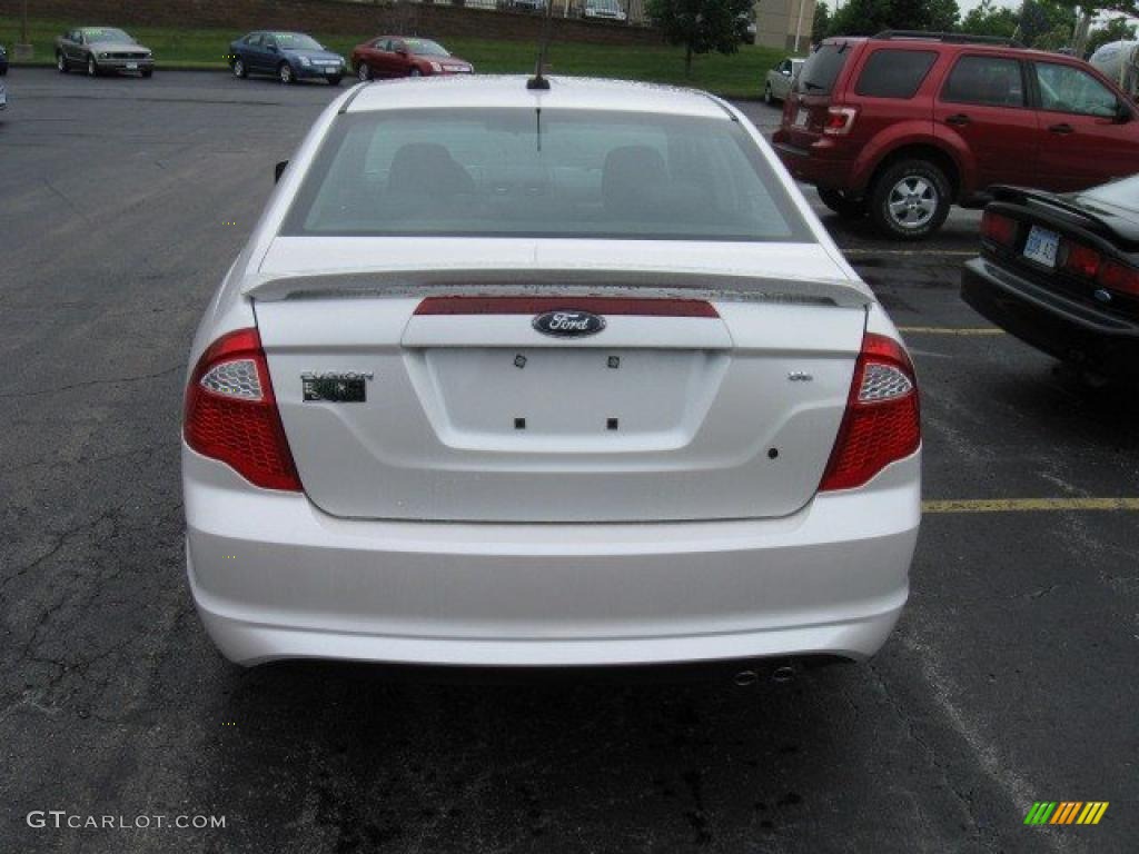 2010 Fusion SE - White Platinum Tri-coat Metallic / Charcoal Black photo #5