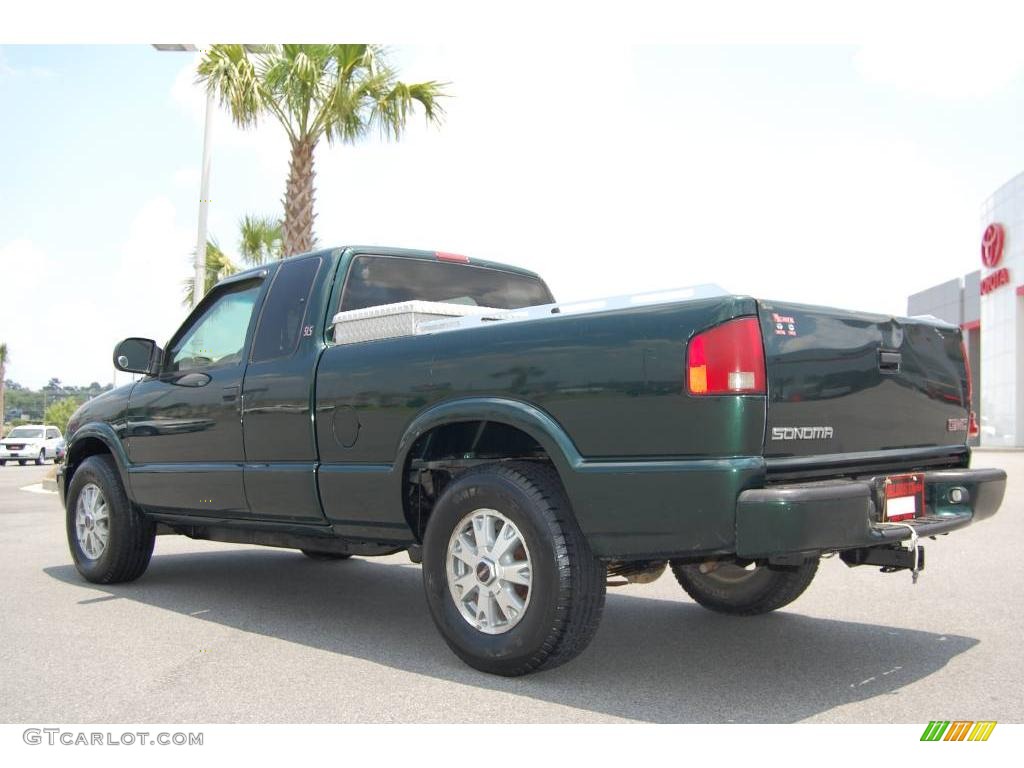 2002 Sonoma SLS Extended Cab 4x4 - Polo Green Metallic / Beige photo #4