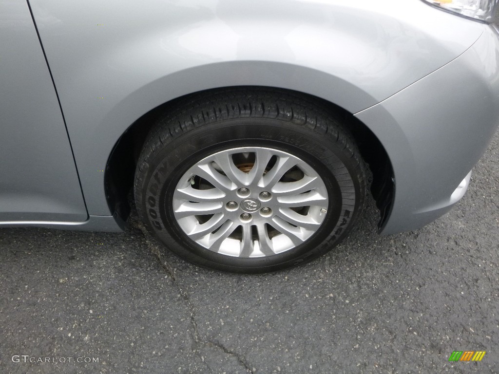 2014 Sienna XLE - Silver Sky Metallic / Light Gray photo #2