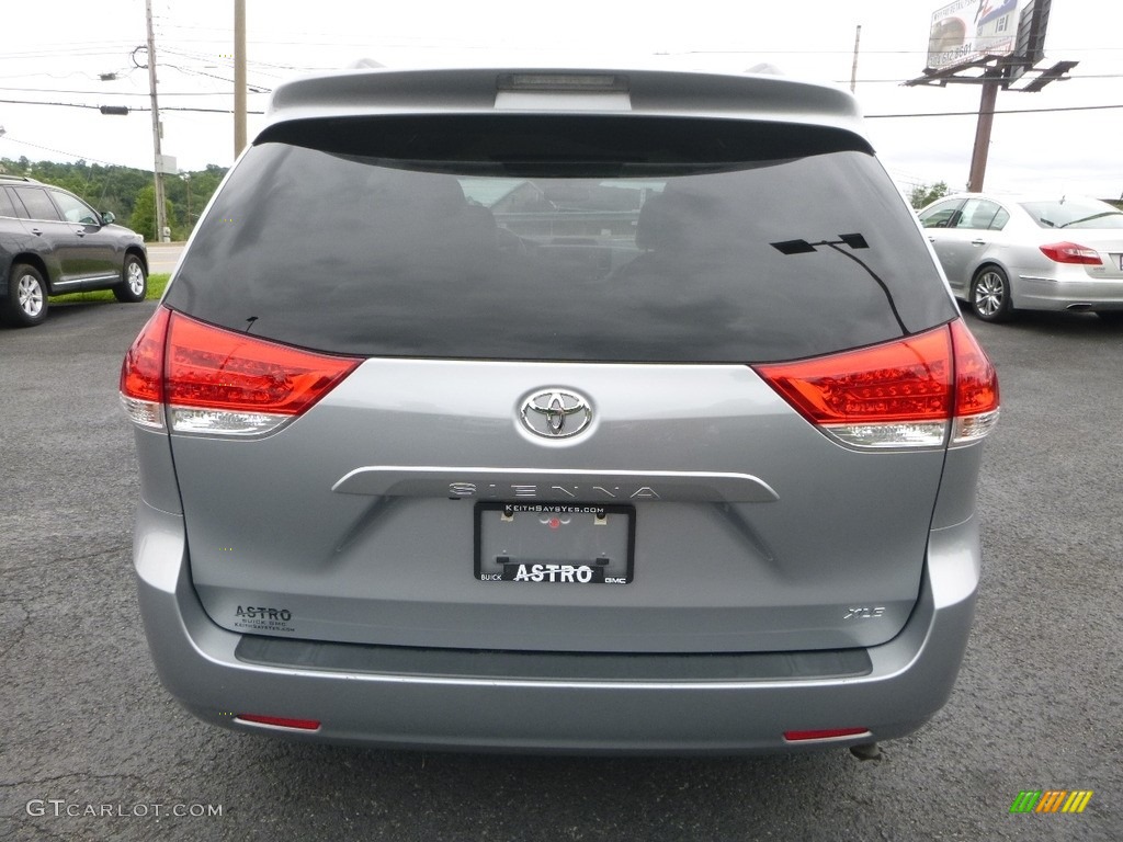 2014 Sienna XLE - Silver Sky Metallic / Light Gray photo #5