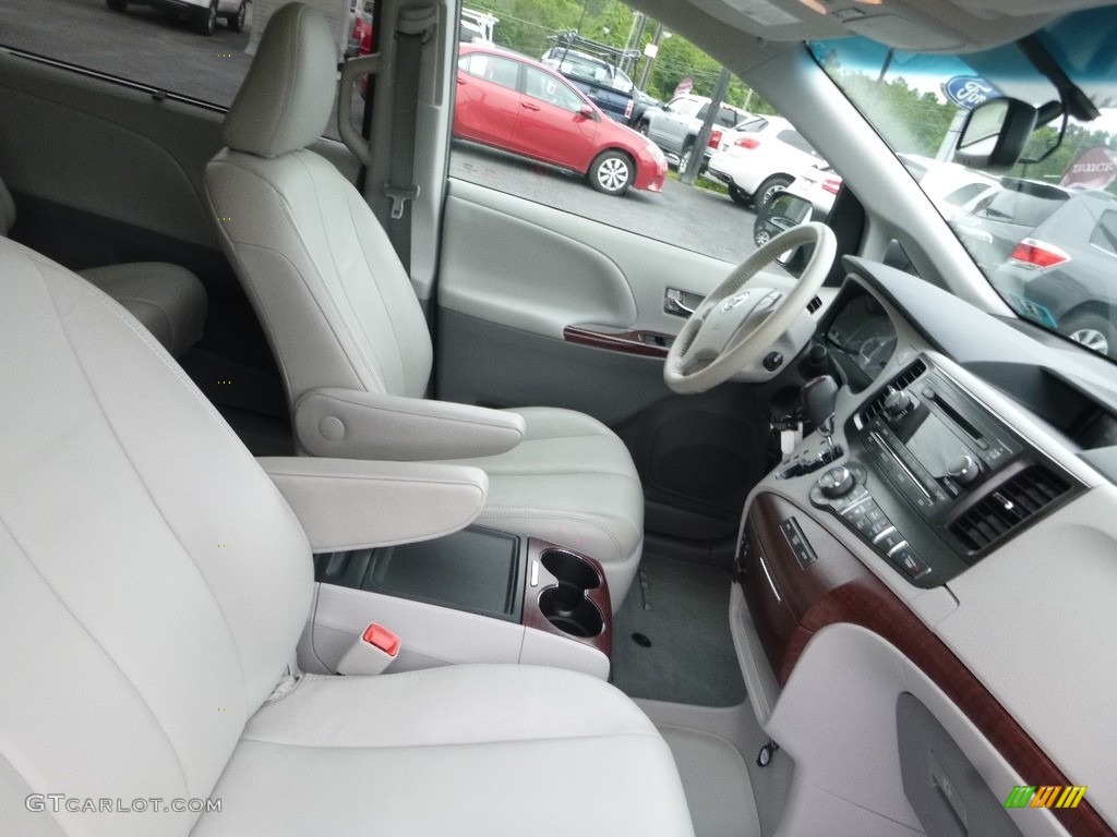2014 Sienna XLE - Silver Sky Metallic / Light Gray photo #10