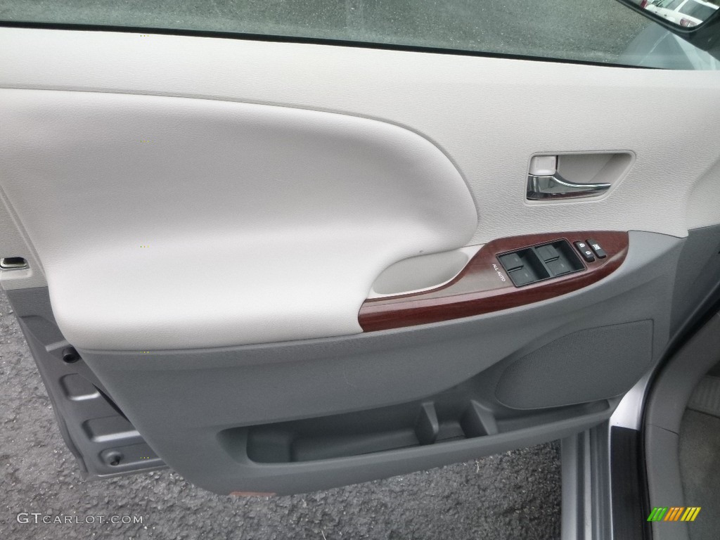 2014 Sienna XLE - Silver Sky Metallic / Light Gray photo #14