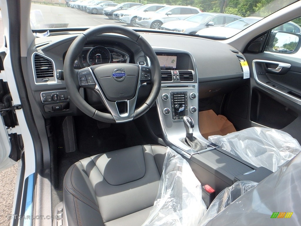 Off Black Interior 2017 Volvo XC60 T6 AWD Dynamic Photo #121847444