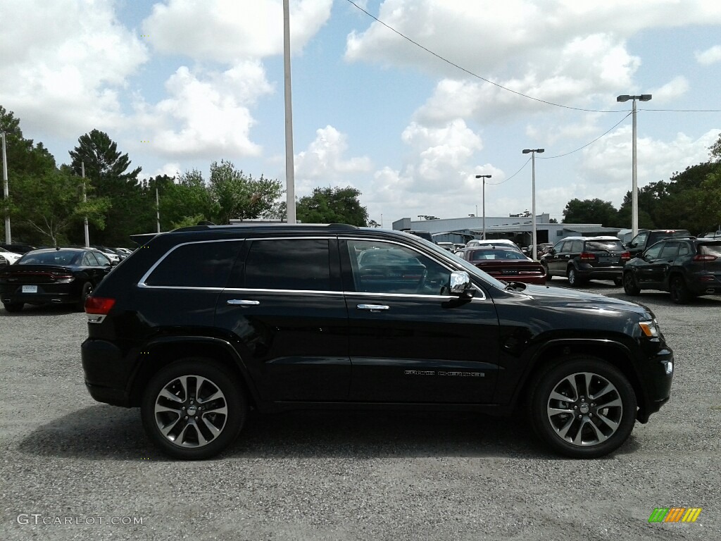 2017 Grand Cherokee Overland - Diamond Black Crystal Pearl / Black photo #6