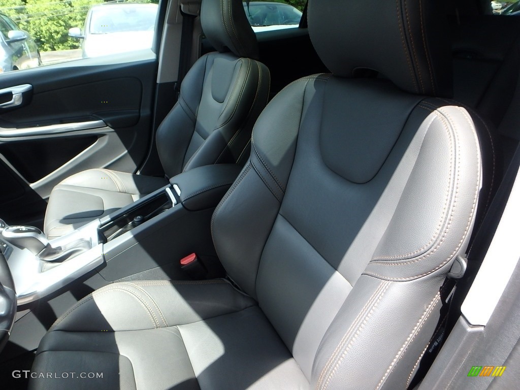 2017 Volvo V60 Cross Country T5 AWD Front Seat Photos
