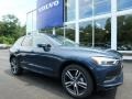Front 3/4 View of 2018 XC60 T5 AWD Momentum
