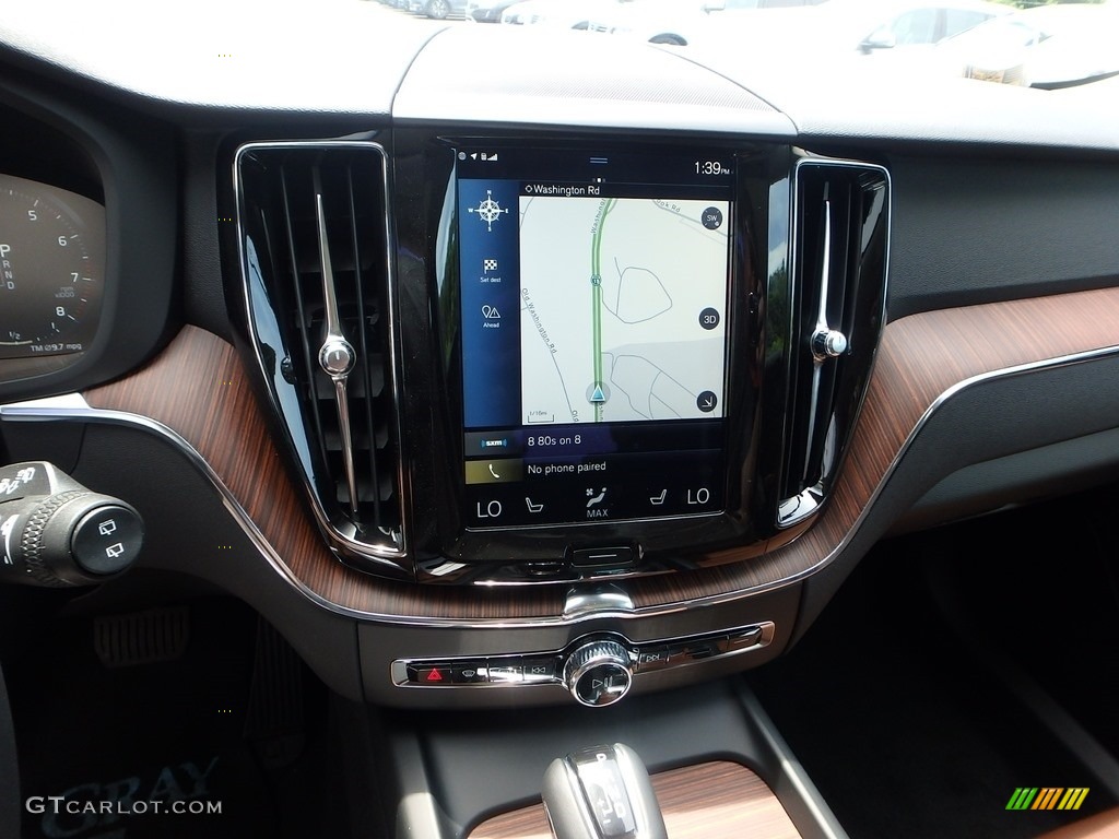 2018 Volvo XC60 T5 AWD Momentum Controls Photos
