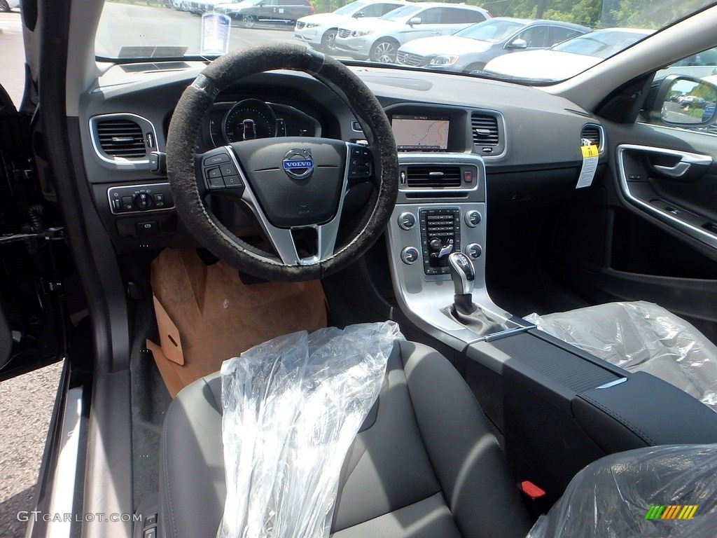 Off Black Interior 2017 Volvo S60 T5 AWD Photo #121858010