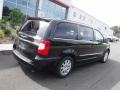 Brilliant Black Crystal Pearl - Town & Country Touring - L Photo No. 9