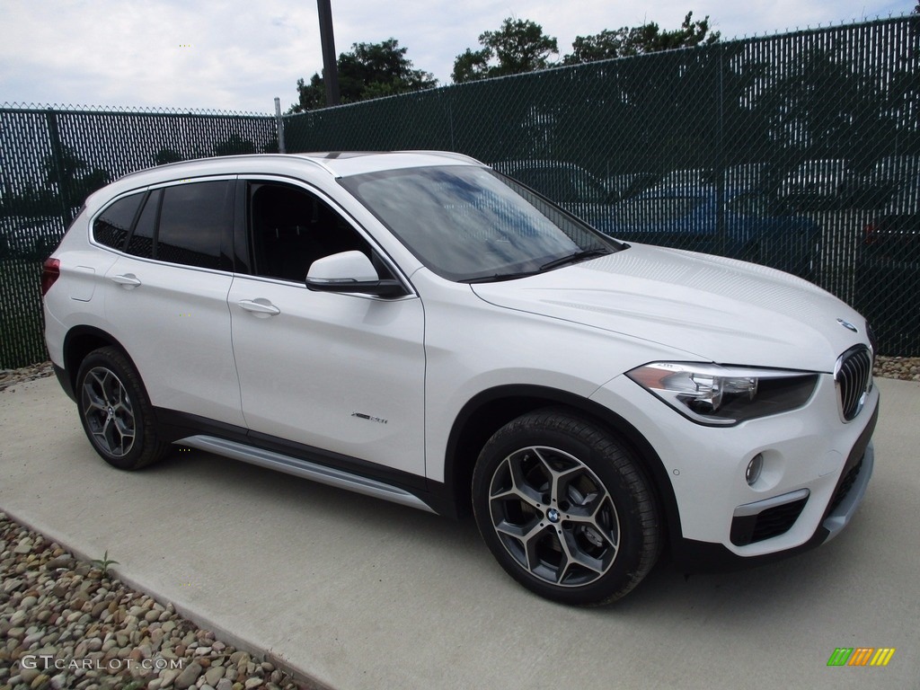 2017 X1 xDrive28i - Alpine White / Black photo #1