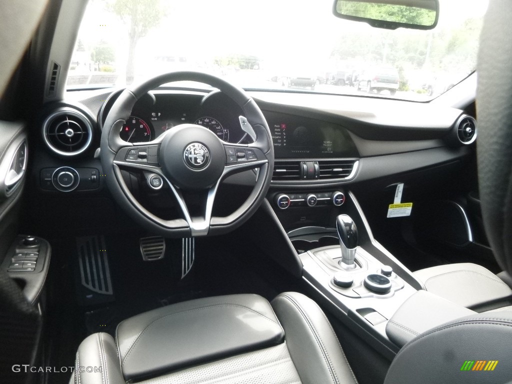 Black Interior 2017 Alfa Romeo Giulia Ti AWD Photo #121874290