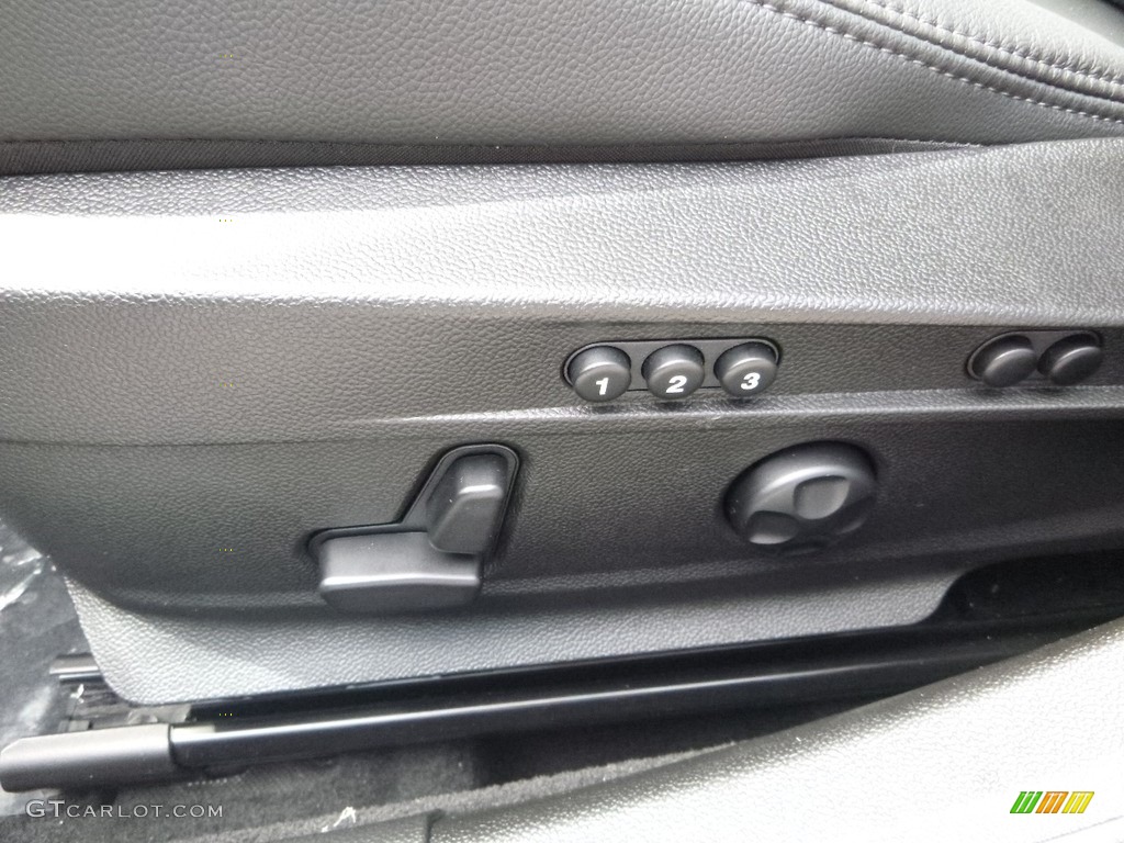 2017 Alfa Romeo Giulia Ti AWD Controls Photo #121874395