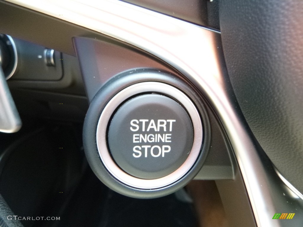 2017 Alfa Romeo Giulia Ti AWD Controls Photos