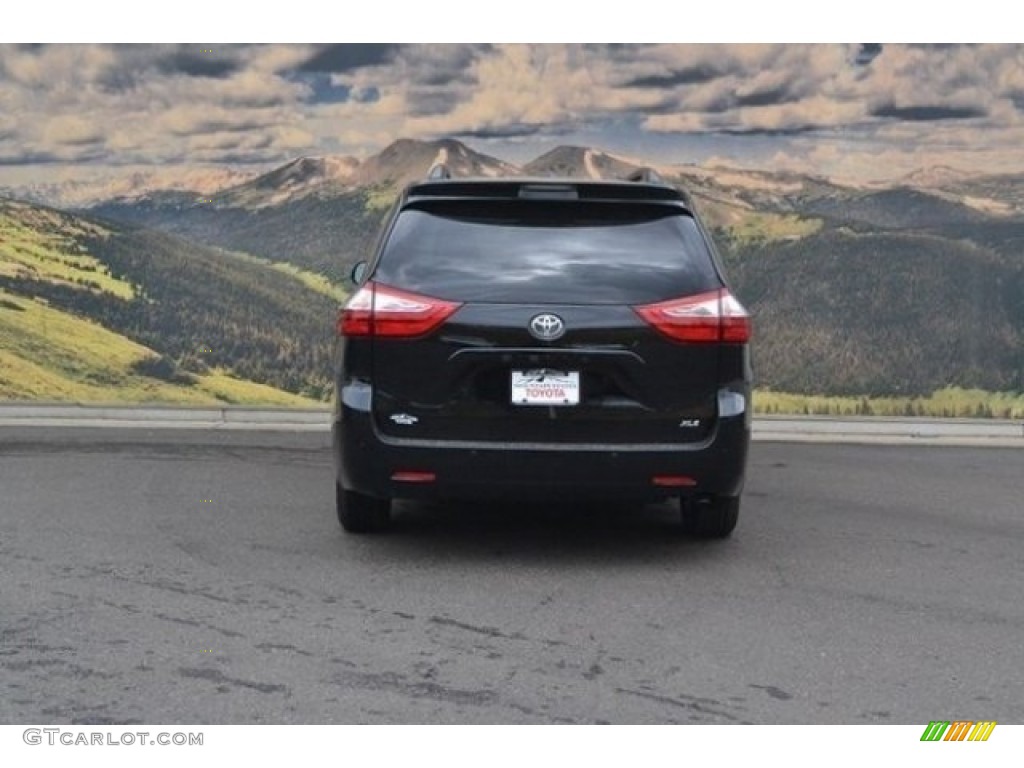 2017 Sienna XLE - Midnight Black Metallic / Ash photo #4
