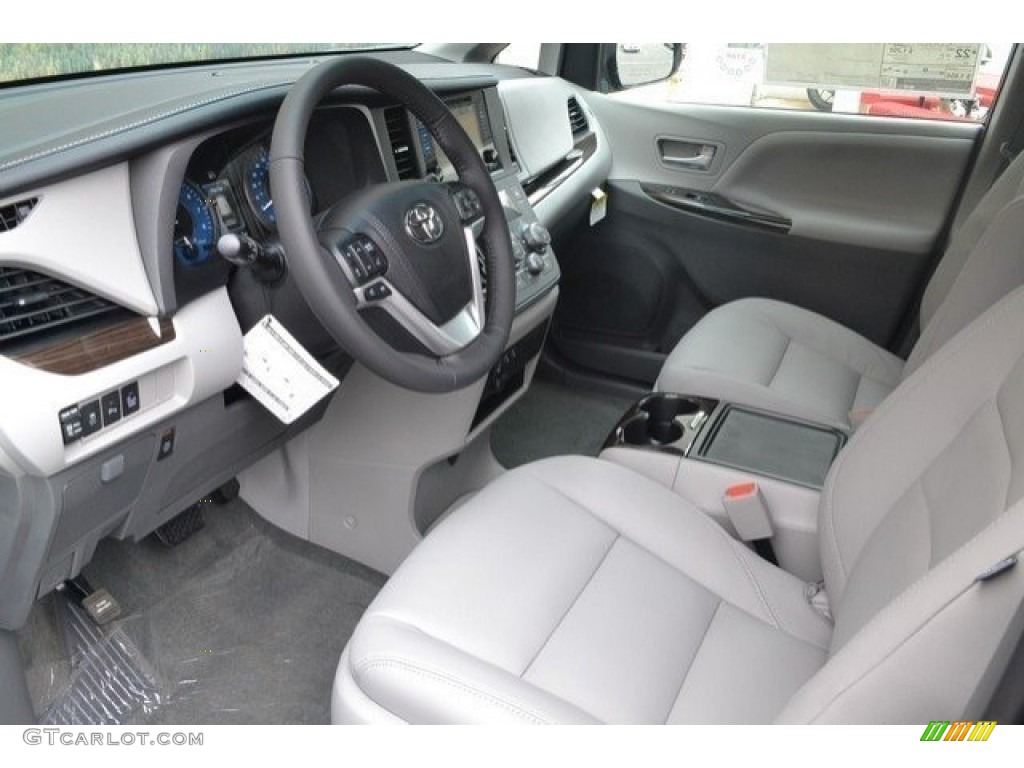 2017 Sienna XLE - Midnight Black Metallic / Ash photo #5