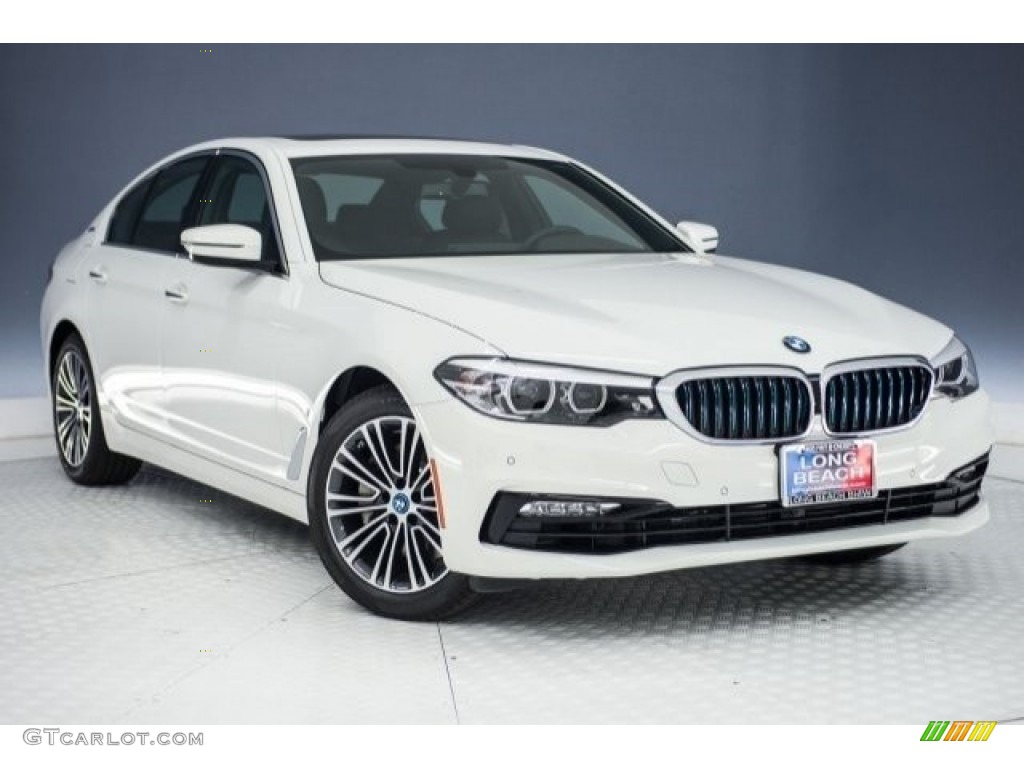 2018 5 Series 530e iPerfomance Sedan - Alpine White / Black photo #11