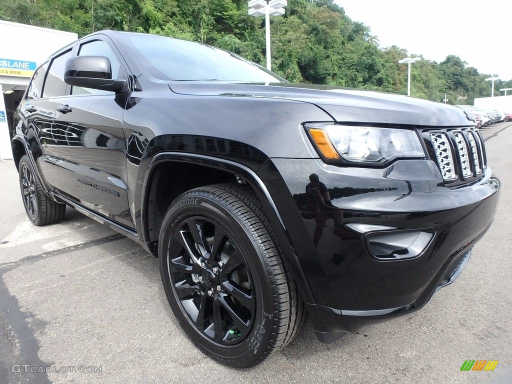 2017 Grand Cherokee Laredo 4x4 - Diamond Black Crystal Pearl / Black photo #8