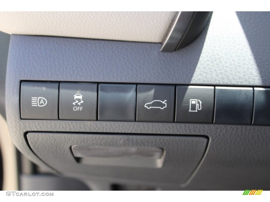 2018 Camry LE - Brownstone / Ash photo #20
